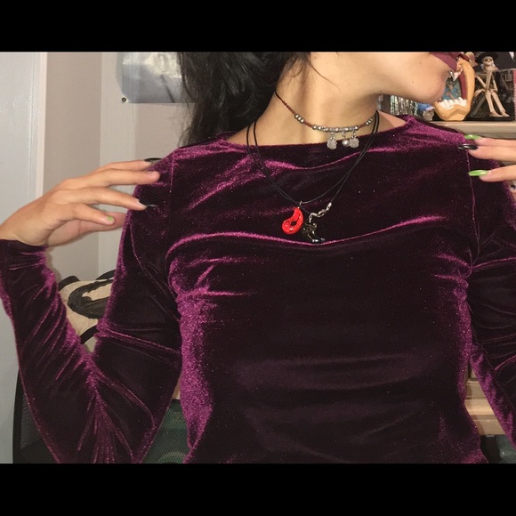 Red velvet long sleeve - Picture 2 of 2